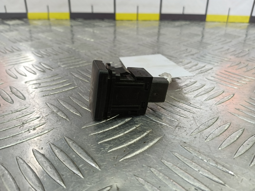 кнопка системы контроля полосы MITSUBISHI L200  2.4 DID AT (154 л.с.)L200  V (2015—2019) Пикап 8610A089, 750 рублей, Москва