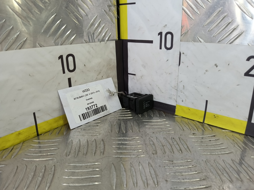 кнопка системы контроля полосы MITSUBISHI L200  2.4 DID AT (154 л.с.)L200  V (2015—2019) Пикап 8610A089, 750 рублей, Москва