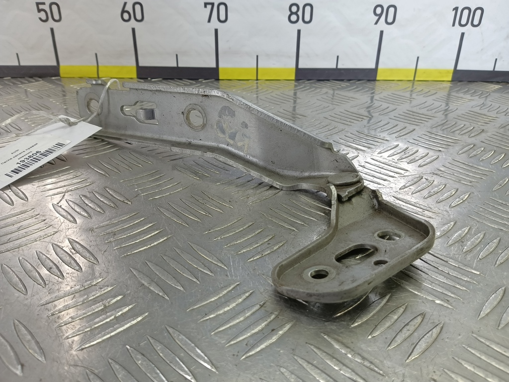 петля капота AUDI A6  4F0823302, 520 рублей, Москва