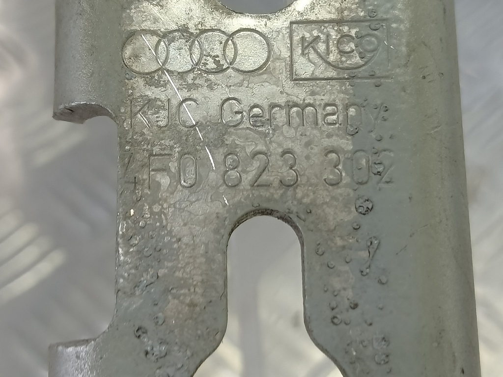 петля капота AUDI A6  4F0823302, 520 рублей, Москва