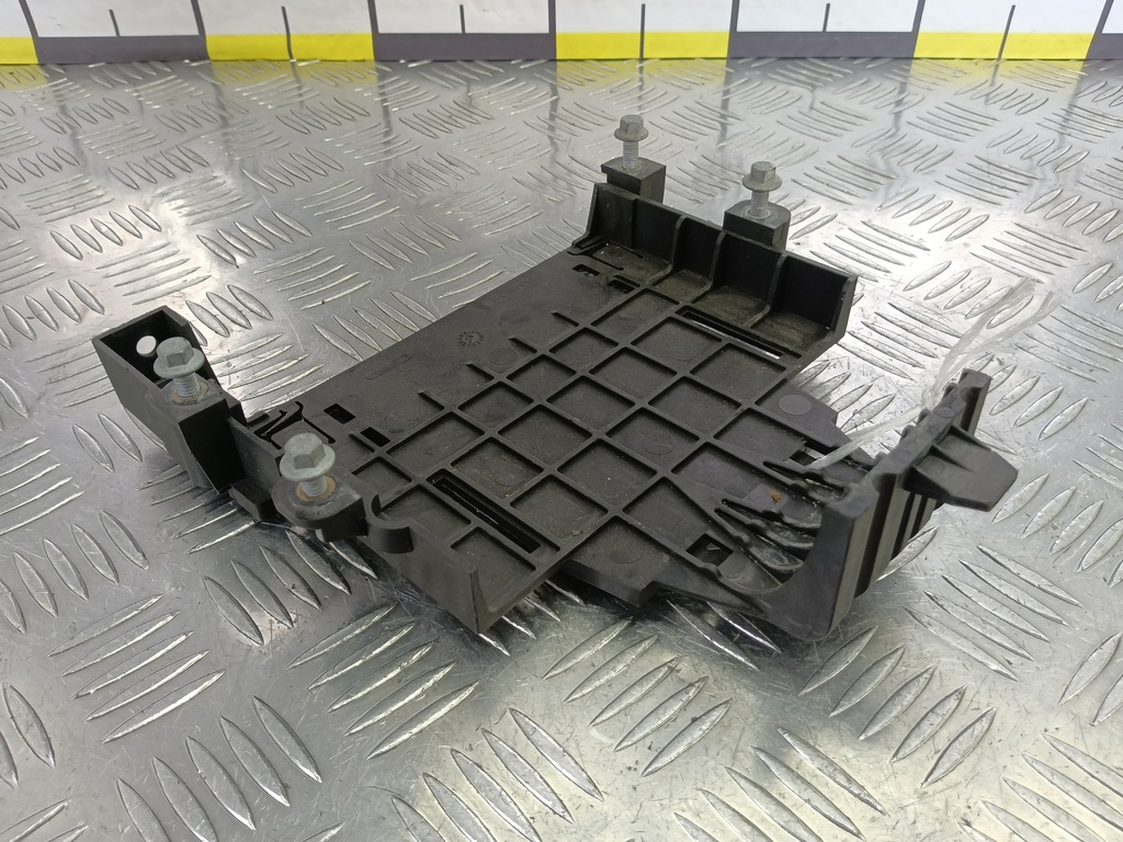 кронштейн блока управления двигателя LAND ROVER FREELANDER  LR003619, 520 рублей, Москва