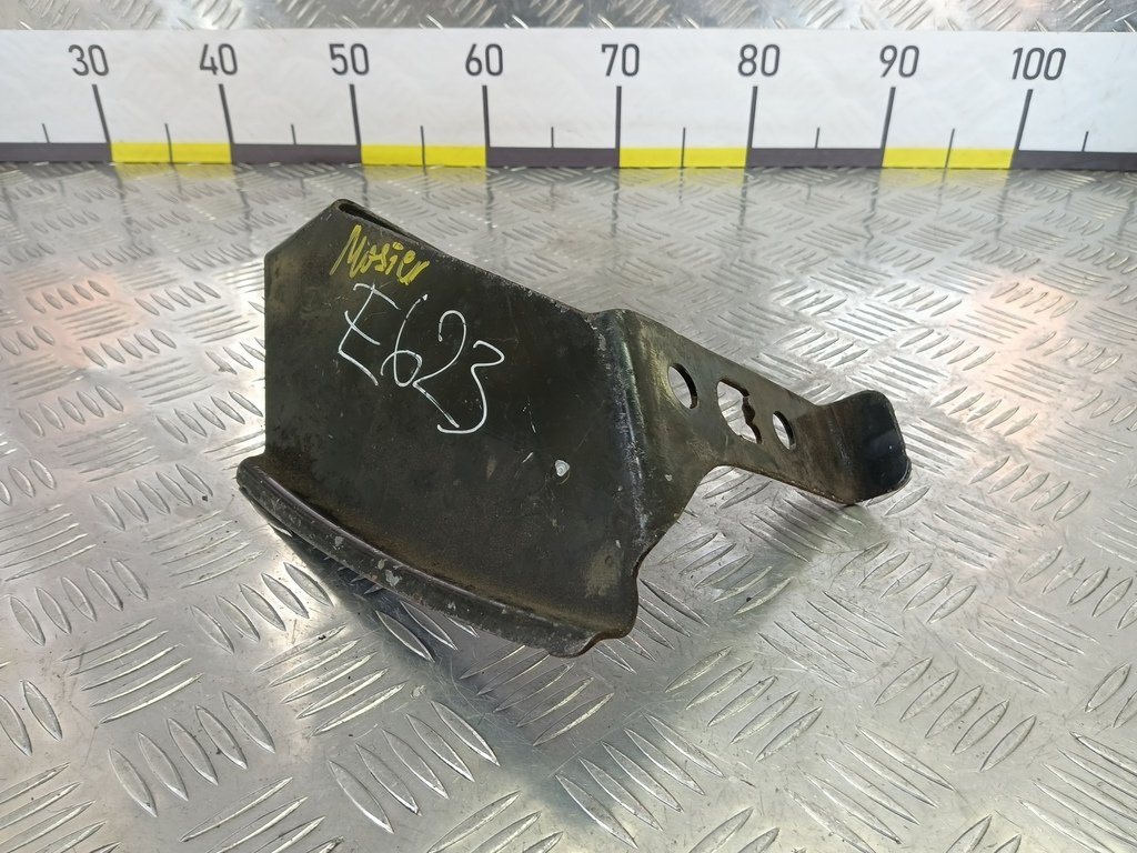 кронштейн бампера Renault Master  744639569R, 2360 рублей, Москва