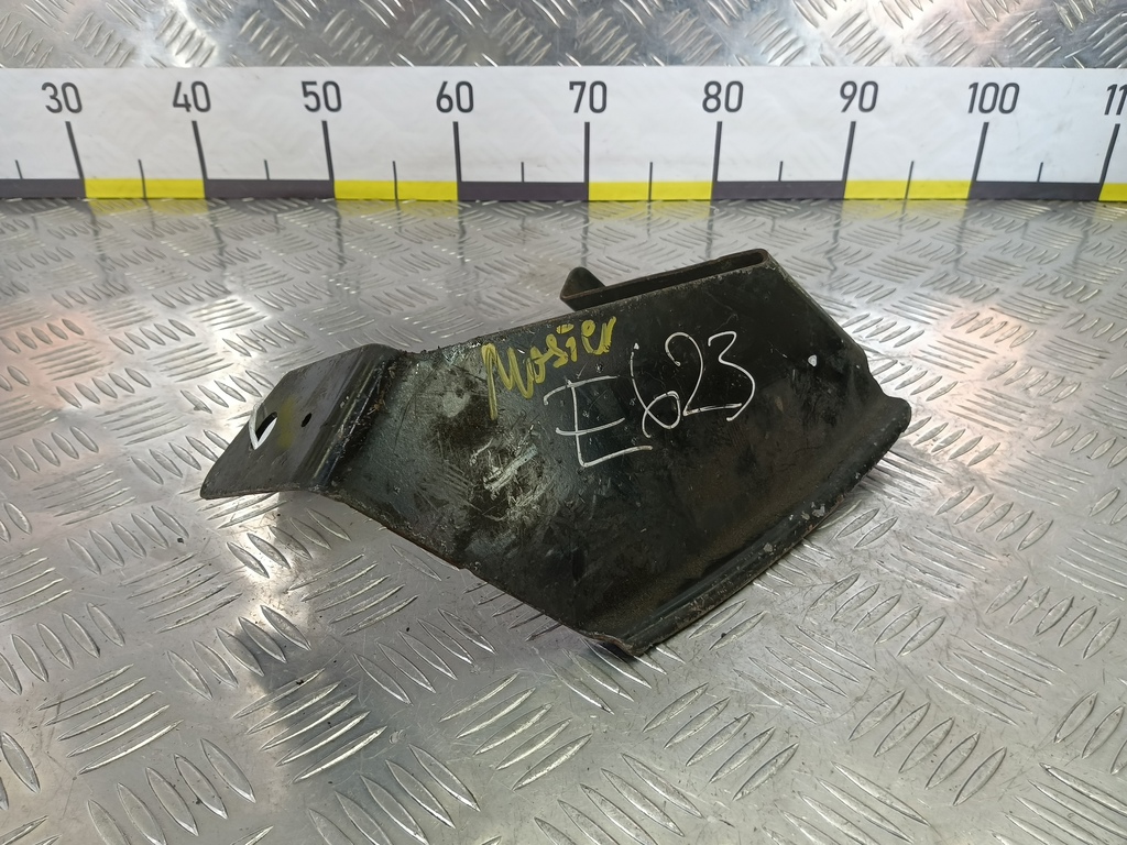 кронштейн бампера Renault Master  744639569R, 2360 рублей, Москва