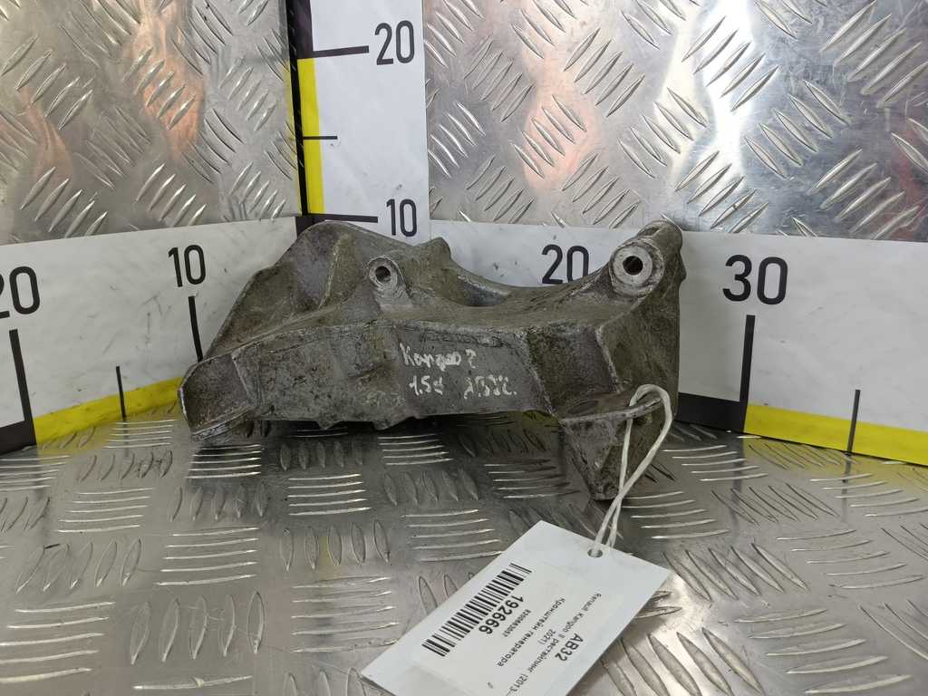 кронштейн генератора Renault Kangoo  8200663057, 630 рублей, Москва