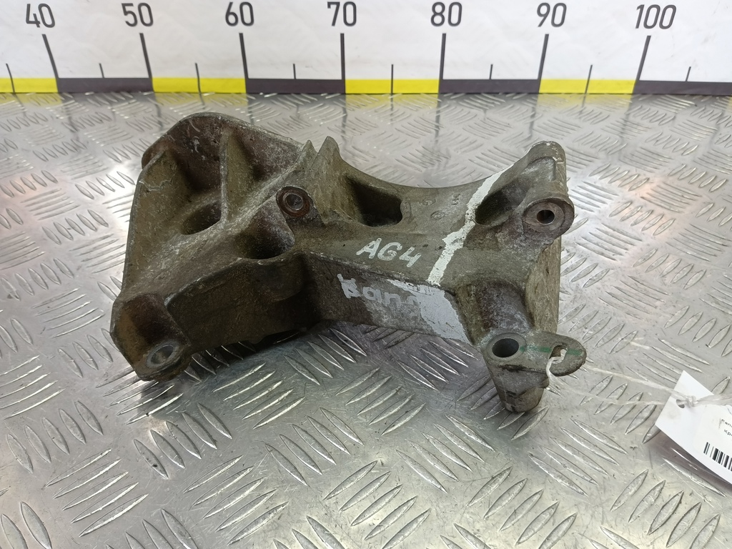 кронштейн генератора Renault Kangoo  8200663057, 630 рублей, Москва