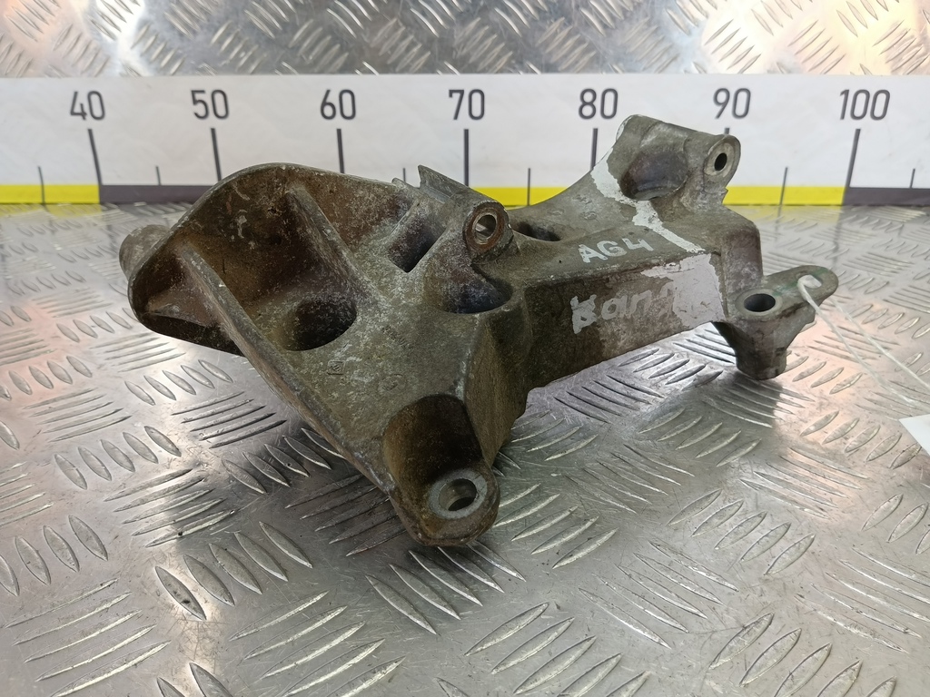 кронштейн генератора Renault Kangoo  8200663057, 630 рублей, Москва