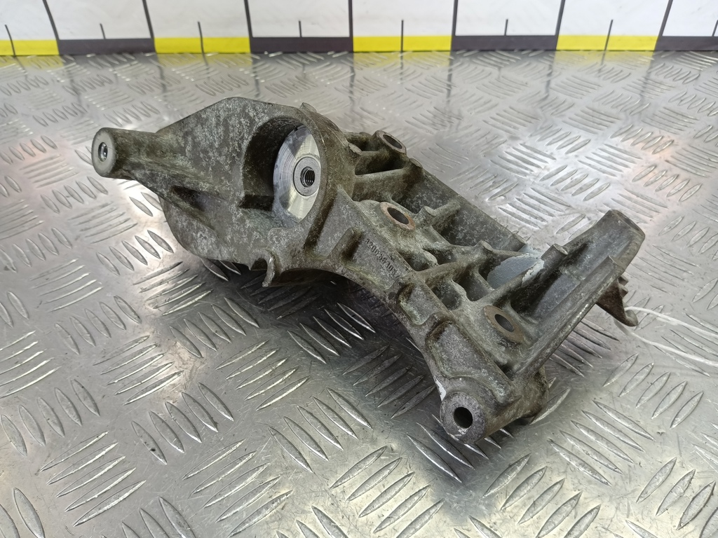 кронштейн генератора Renault Kangoo  8200663057, 630 рублей, Москва