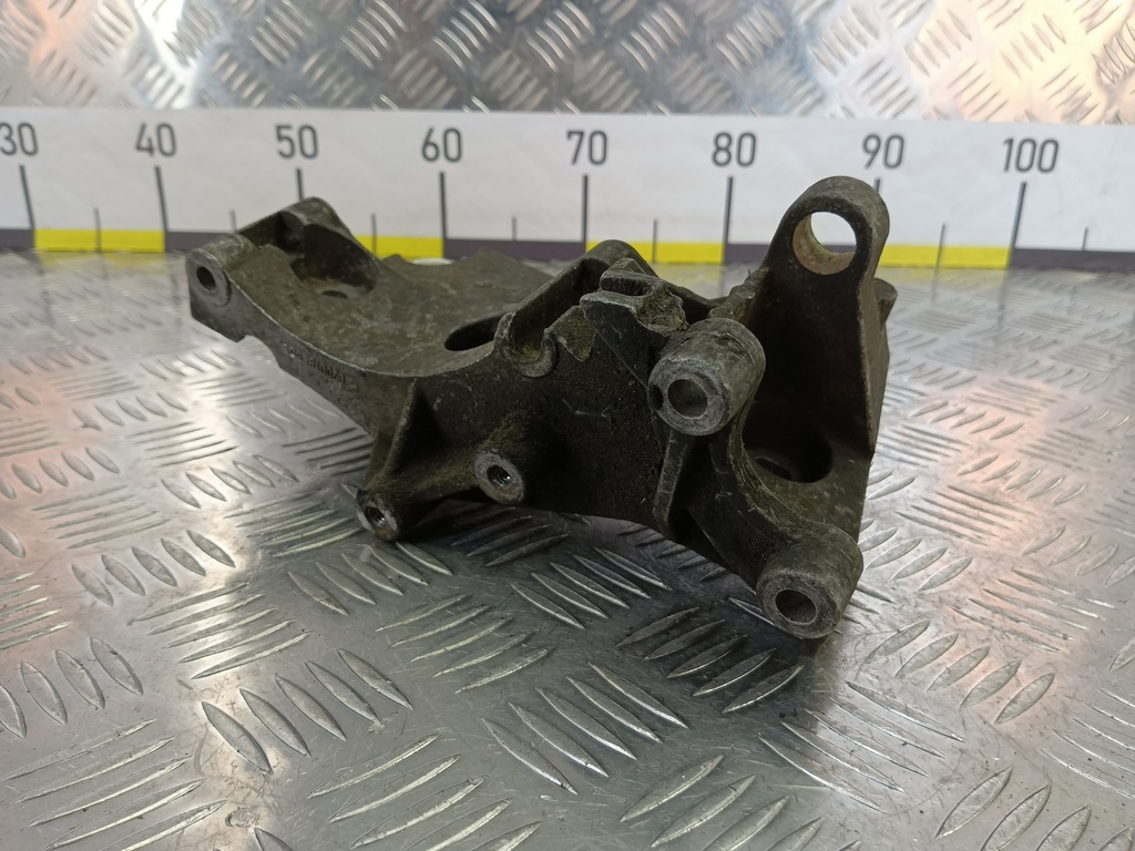 кронштейн генератора Renault Kangoo  8200185605, 860 рублей, Москва