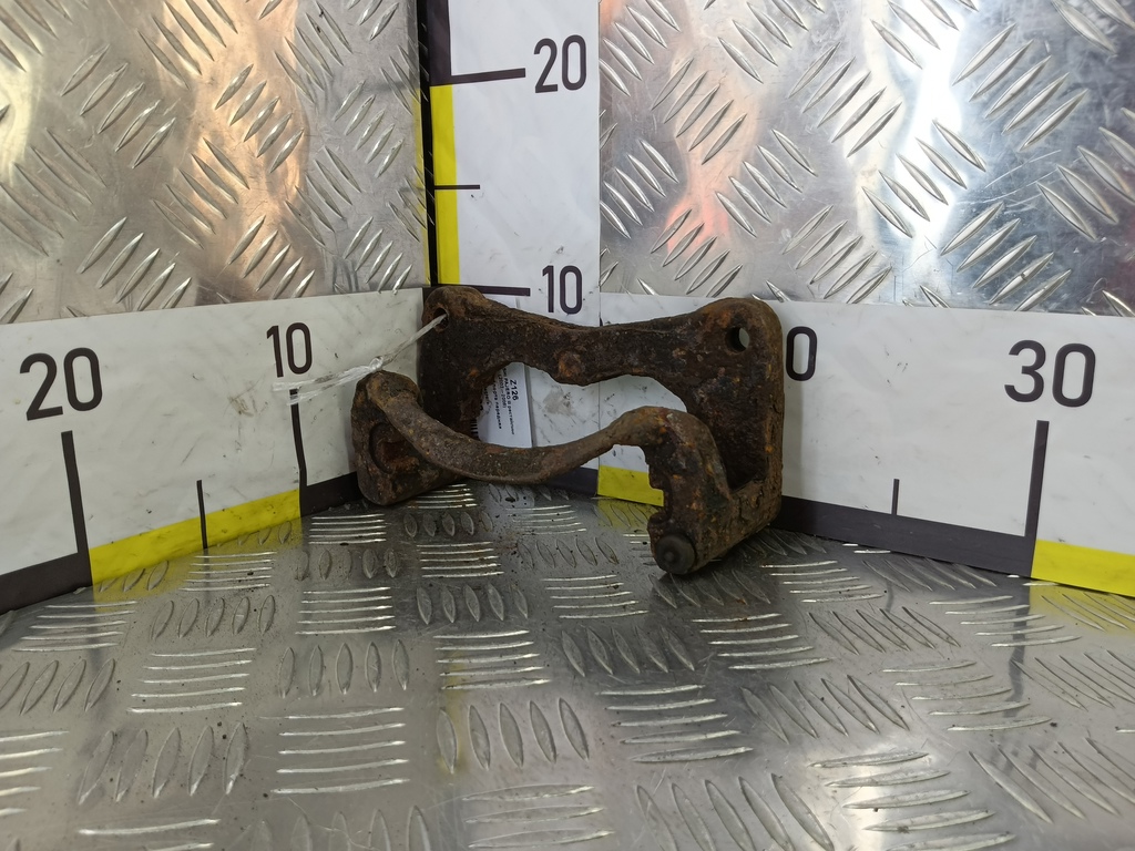 скоба суппорта MITSUBISHI PAJERO  MR407679, 3279 рублей, Москва