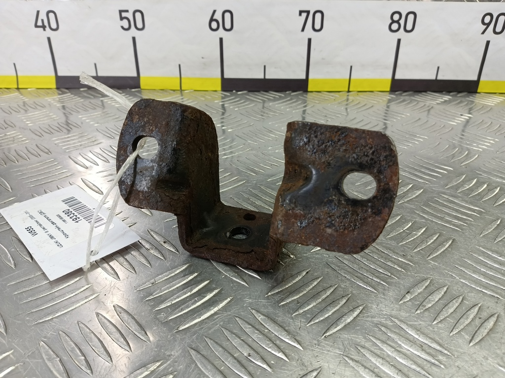 кронштейн двигателя (двс) SUZUKI JIMNY 1.3 4WD MT (86 л.с.)Jimny  III рестайлинг (2005—2012) Внедорожник 1166180A00, 1090 рублей, Москва