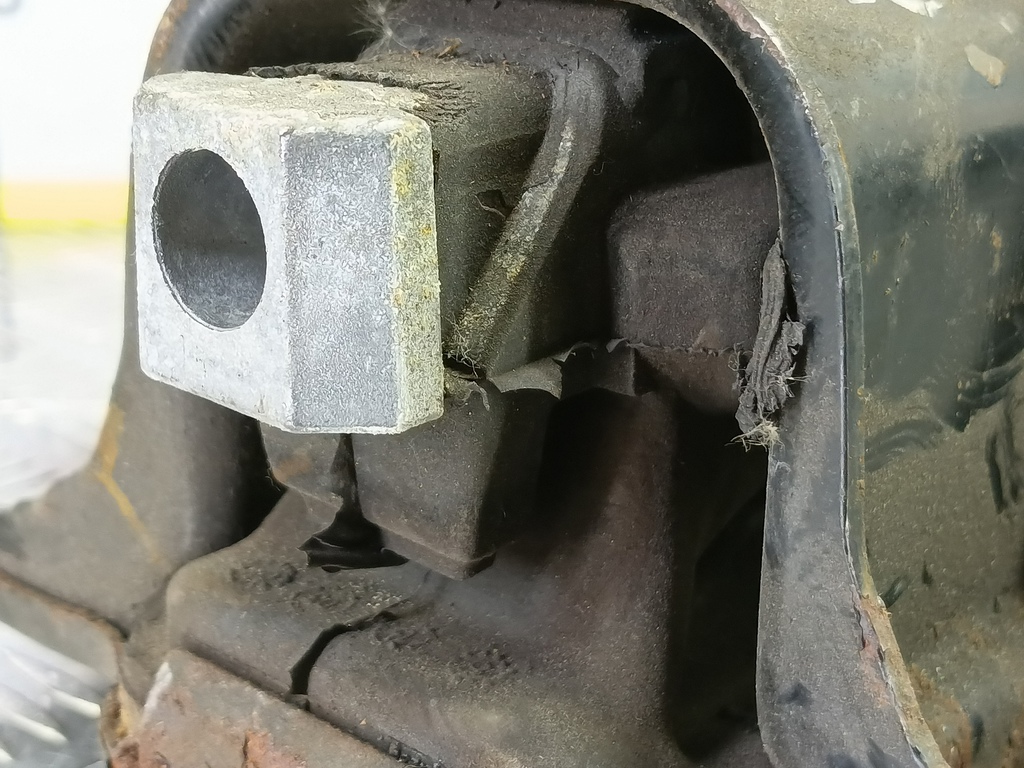 подушка двигателя (опора двс) NISSAN QASHQAI  11210JD000, 2590 рублей, Москва