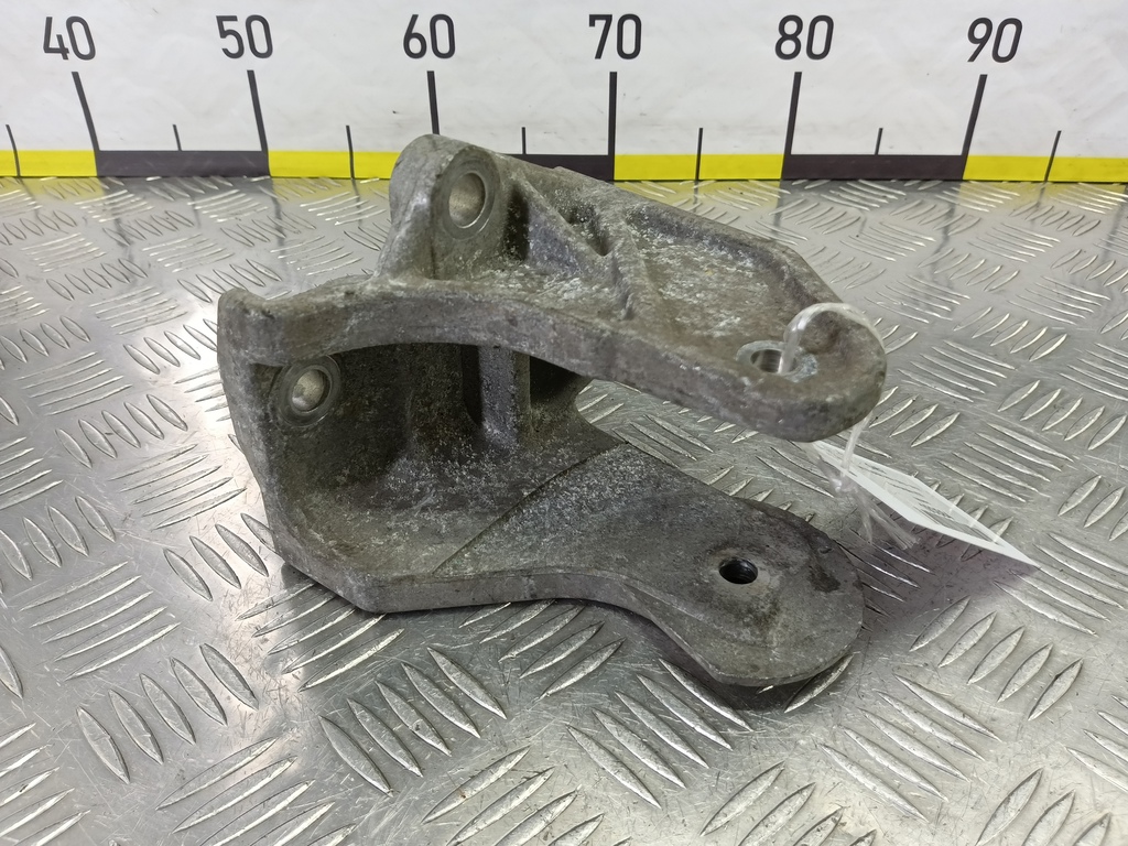 кронштейн кпп MITSUBISHI ASX  1092A070, 1210 рублей, Москва