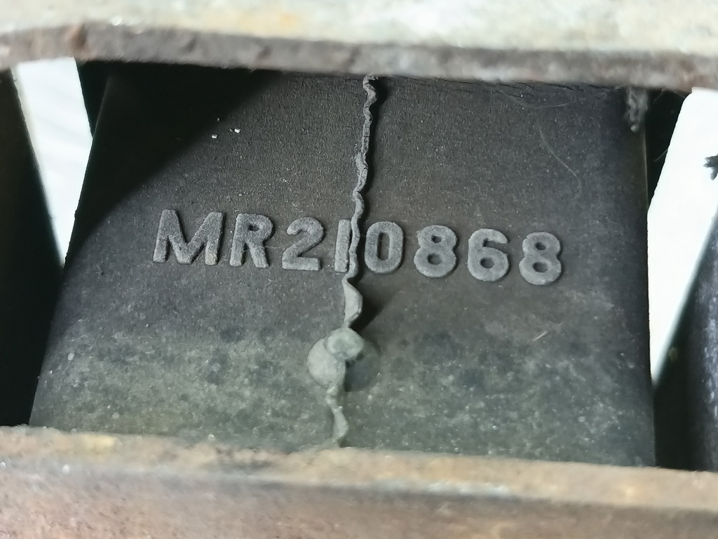 подушка двигателя (опора двс) MITSUBISHI PAJERO SPORT 2.5 MT (99 л.с.)Pajero Sport  I рестайлинг (2004—2008) Внедорожник MR210871, 1550 рублей, Москва