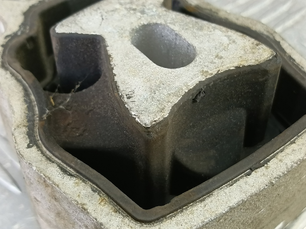 подушка двигателя (опора двс) LAND ROVER FREELANDER  LR000597, 2240 рублей, Москва