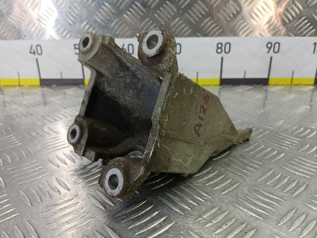 кронштейн двигателя (двс) SUZUKI Grand Vitara 2.4 AT (169 л.с.)Grand Vitara  II рестайлинг (2008—2012) Внедорожник 1165178K00, 750 рублей, Москва