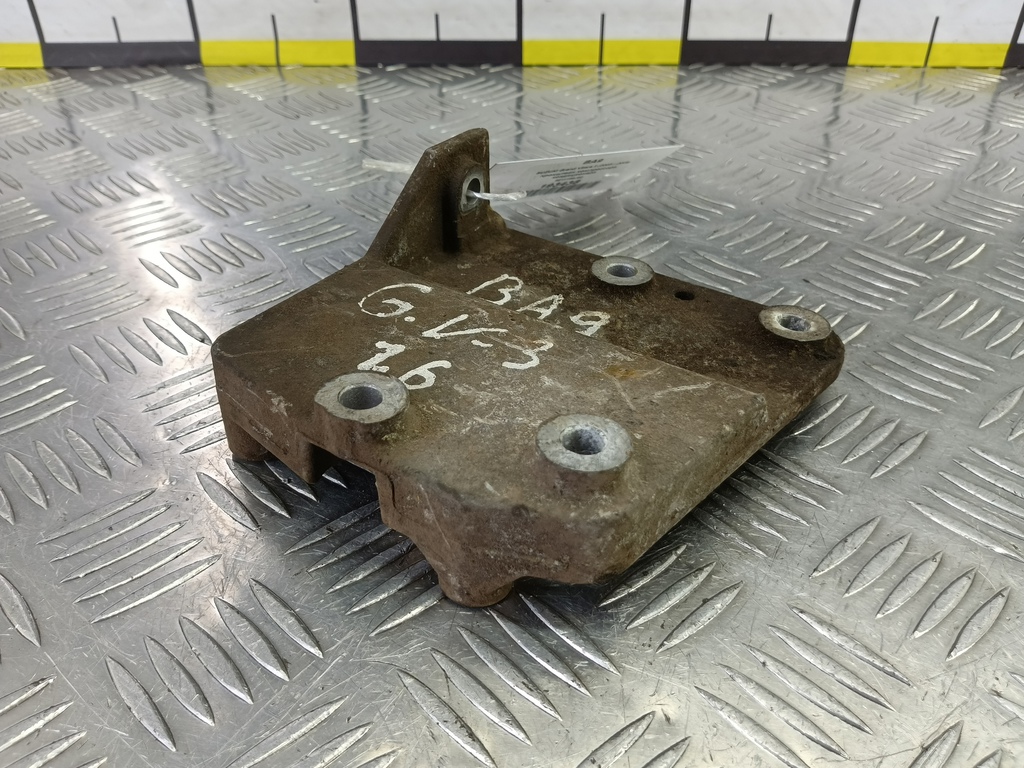 кронштейн компрессора кондиционера SUZUKI Grand Vitara 1.6 4WD MT (106 л.с.)Grand Vitara  II (2005—2008) Внедорожник 9511164J00, 750 рублей, Москва