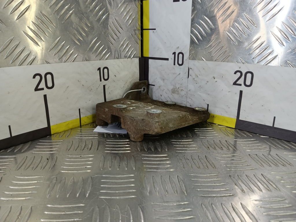 кронштейн компрессора кондиционера SUZUKI Grand Vitara 1.6 4WD MT (106 л.с.)Grand Vitara  II (2005—2008) Внедорожник 9511164J00, 750 рублей, Москва