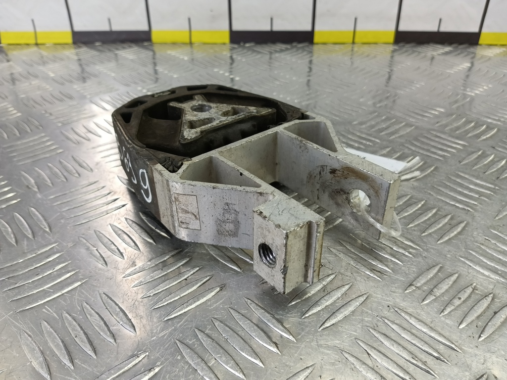 подушка двигателя (опора двс) FORD Focus 2.0 AMT (160 л.с.)Focus  III рестайлинг (2014—2019) Седан 1751001, 2010 рублей, Москва