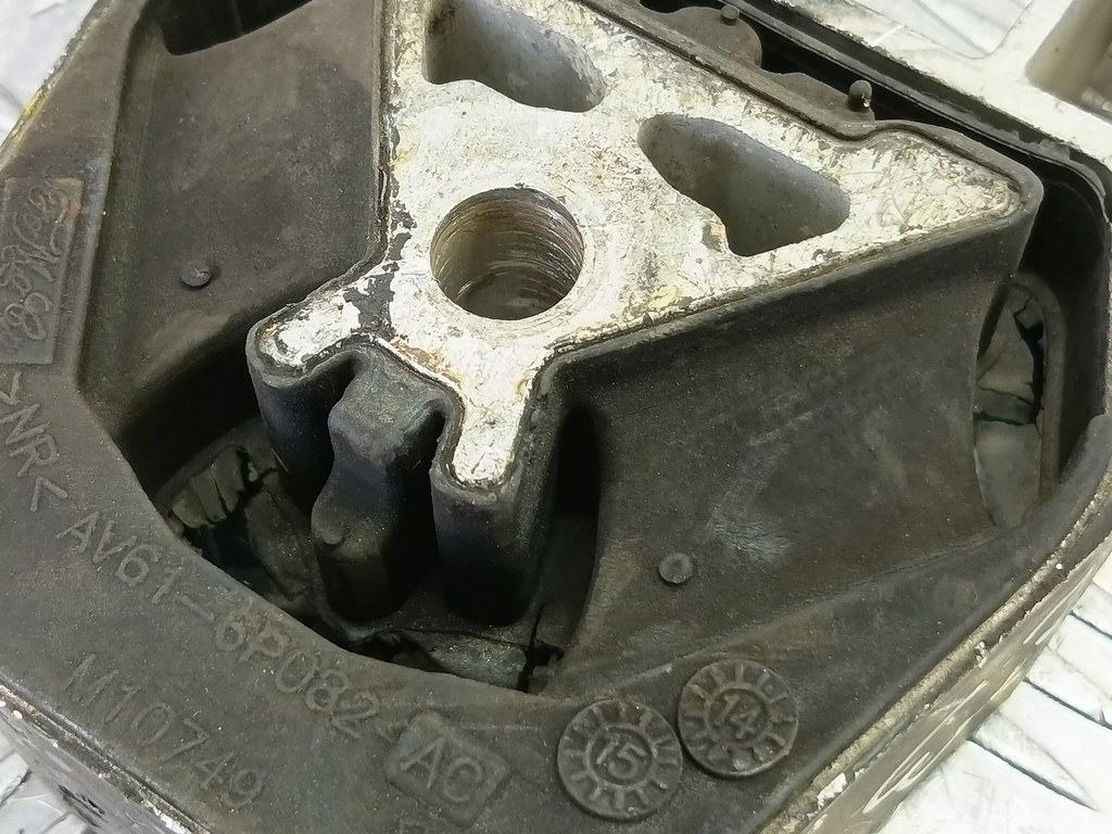 подушка двигателя (опора двс) FORD Focus 2.0 AMT (160 л.с.)Focus  III рестайлинг (2014—2019) Седан 1751001, 2010 рублей, Москва