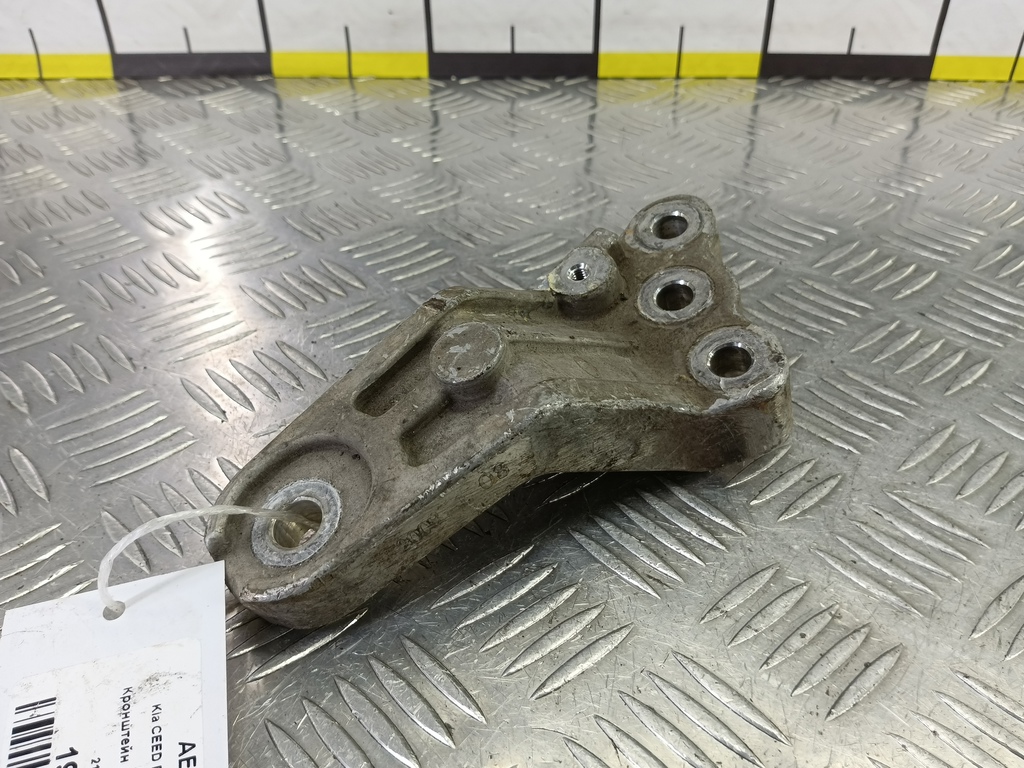 кронштейн двигателя (двс) Kia Ceed  218152H200, 520 рублей, Москва