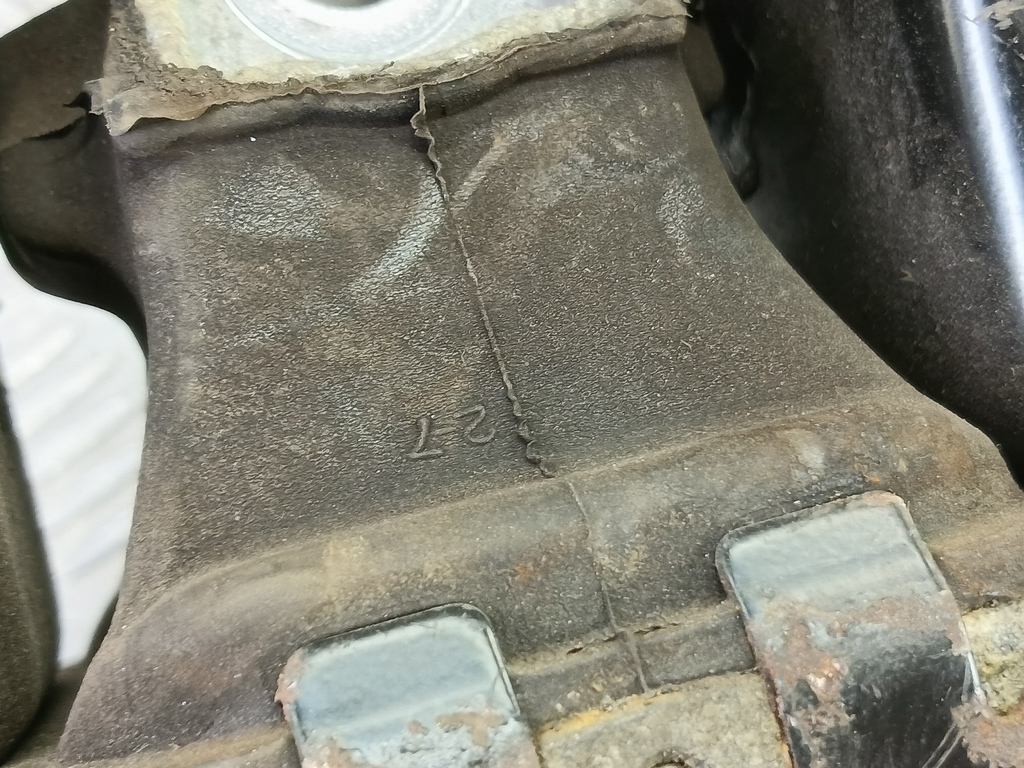 подушка двигателя (опора двс) NISSAN QASHQAI  11210JD000, 2590 рублей, Москва