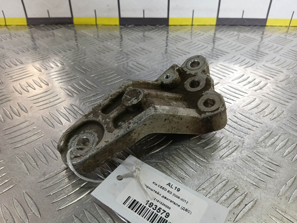 кронштейн двигателя (двс) Kia Ceed  218152H200, 520 рублей, Москва