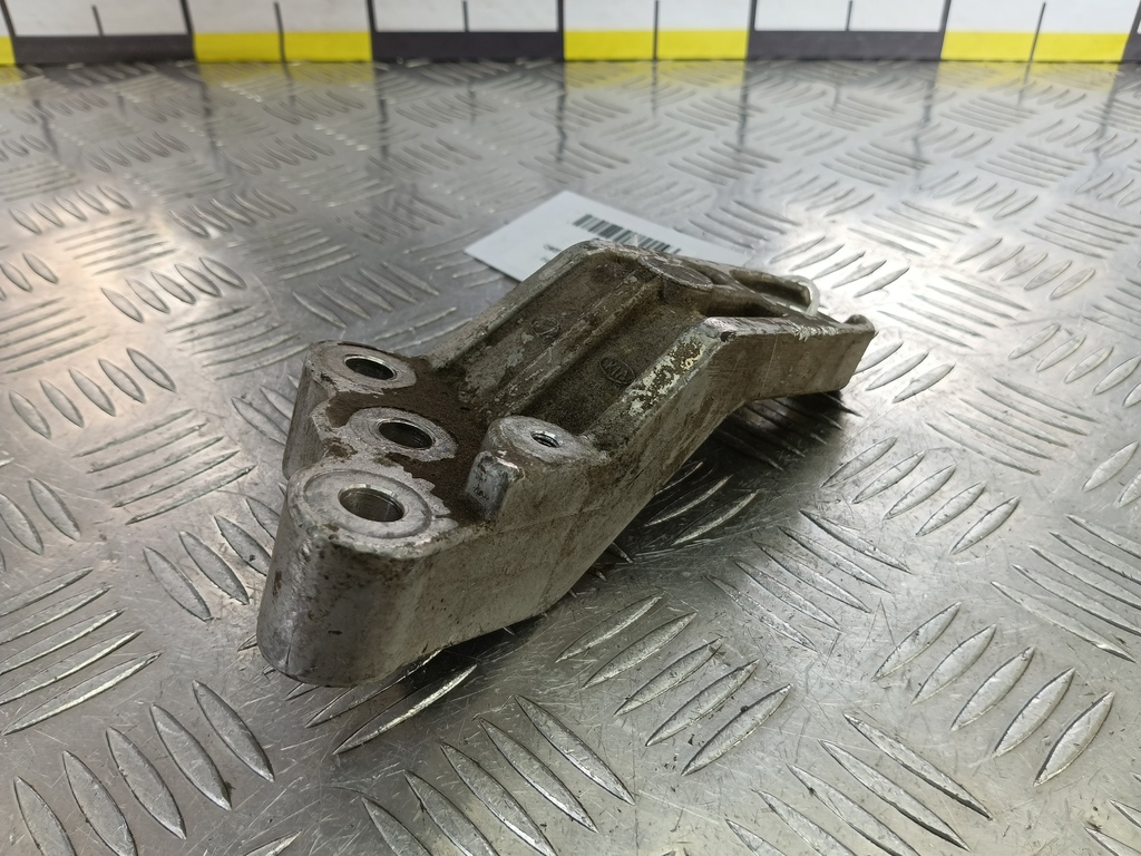 кронштейн двигателя (двс) Kia Ceed  218152H200, 520 рублей, Москва