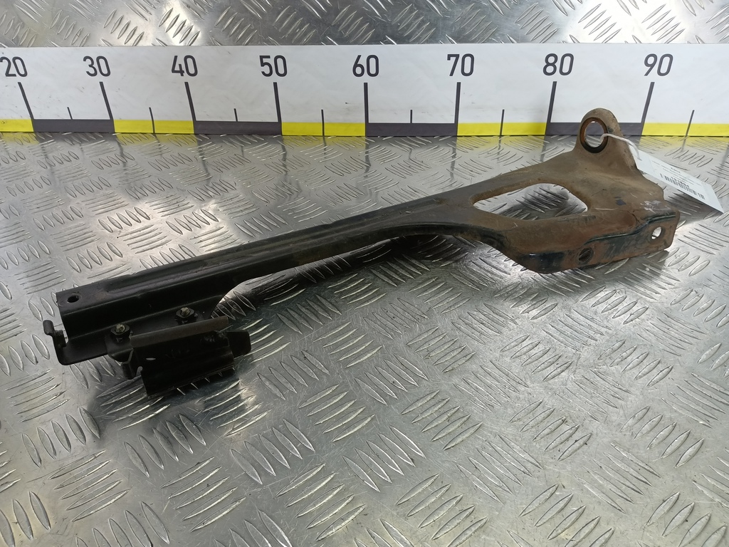 кронштейн радиатора SUZUKI JIMNY 1.3 4WD MT (86 л.с.)Jimny  III рестайлинг (2005—2012) Внедорожник 7142081AA0, 980 рублей, Москва