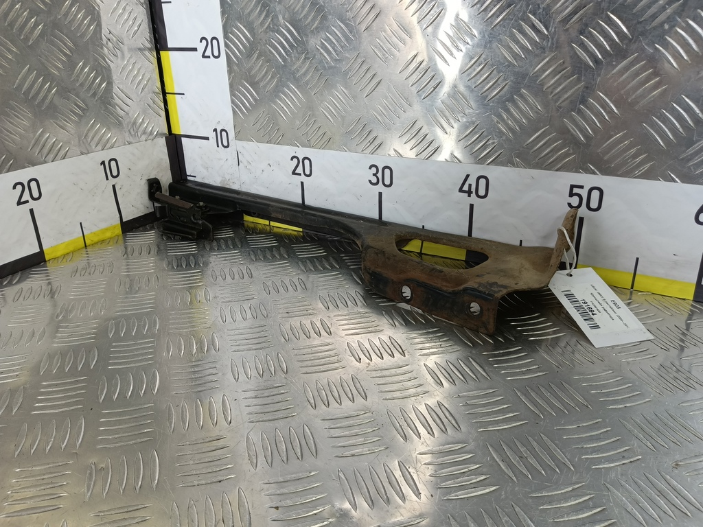 кронштейн радиатора SUZUKI JIMNY 1.3 4WD MT (86 л.с.)Jimny  III рестайлинг (2005—2012) Внедорожник 7142081AA0, 980 рублей, Москва