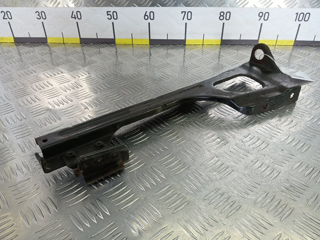 кронштейн радиатора SUZUKI JIMNY 1.3 4WD MT (86 л.с.)Jimny  III рестайлинг (2005—2012) Внедорожник 7142081AA0, 980 рублей, Москва