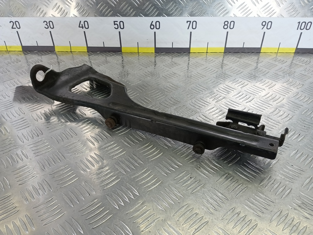 кронштейн радиатора SUZUKI JIMNY 1.3 4WD MT (86 л.с.)Jimny  III рестайлинг (2005—2012) Внедорожник 7142081AA0, 980 рублей, Москва