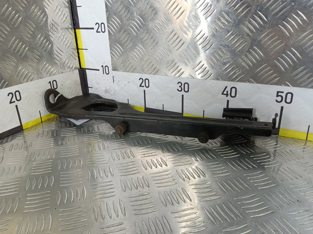 кронштейн радиатора SUZUKI JIMNY 1.3 4WD MT (86 л.с.)Jimny  III рестайлинг (2005—2012) Внедорожник 7142081AA0, 980 рублей, Москва