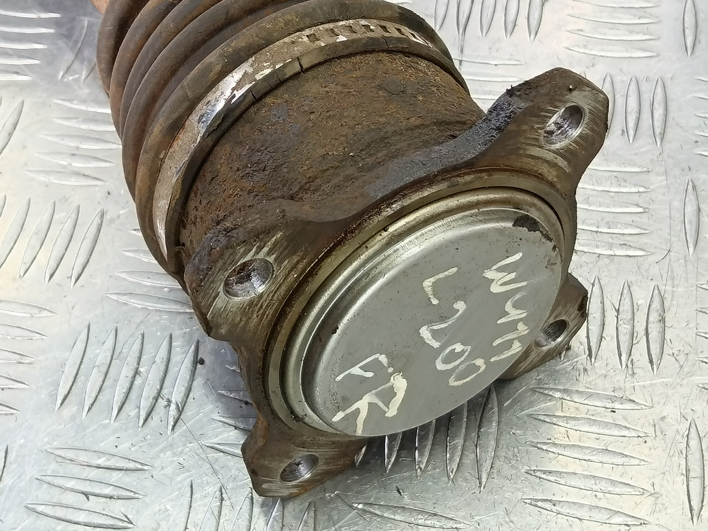 привод MITSUBISHI L200  2.5 DI-D MT (136 л.с.)L200  IV (2006—2014) Пикап MR580692, 3279 рублей, Москва