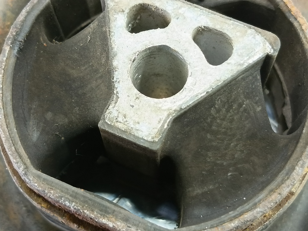 подушка двигателя (опора двс) MAZDA 3  BP4K39040F, 980 рублей, Москва