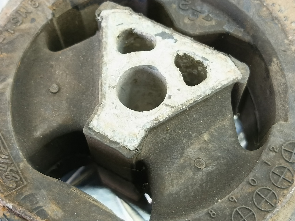 подушка двигателя (опора двс) MAZDA 3  BP4K39040F, 980 рублей, Москва