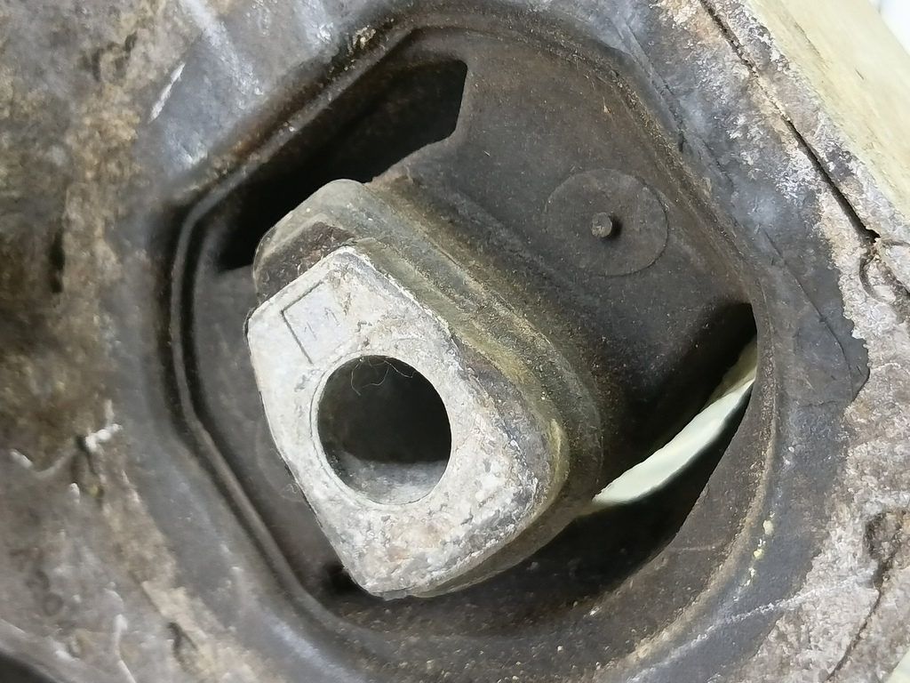 подушка двигателя (опора двс) LAND ROVER FREELANDER  KKB000090, 4770 рублей, Москва