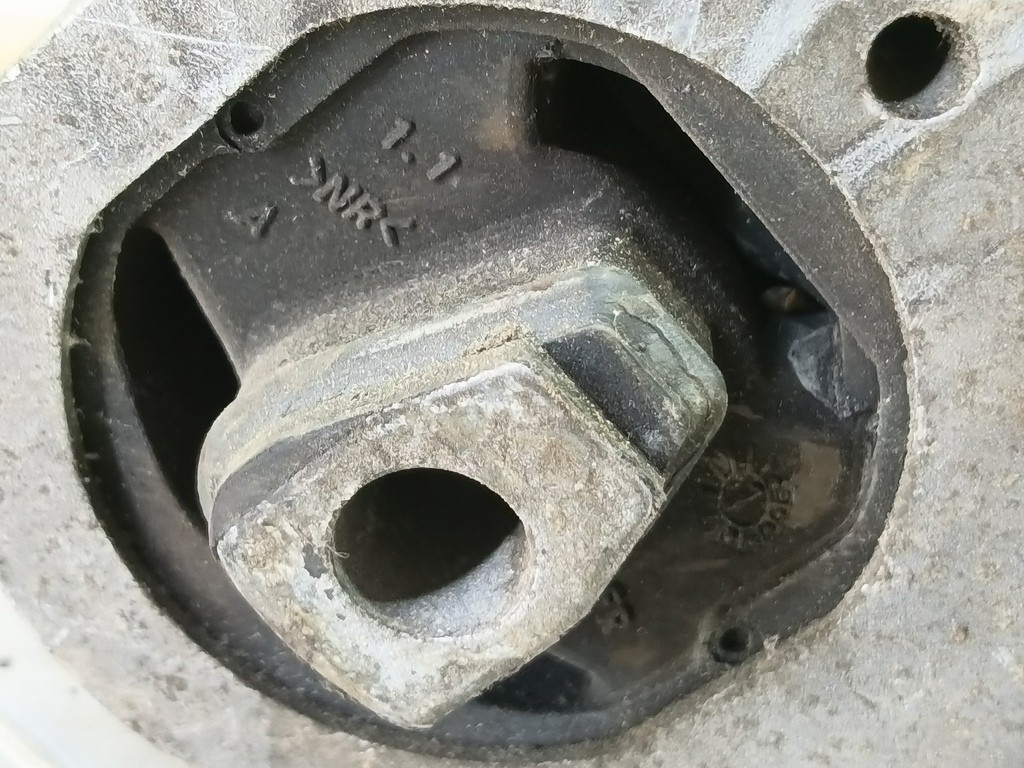 подушка двигателя (опора двс) LAND ROVER FREELANDER  KKB000090, 4770 рублей, Москва