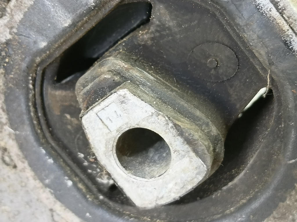 подушка двигателя (опора двс) LAND ROVER FREELANDER  KKB000090, 4770 рублей, Москва