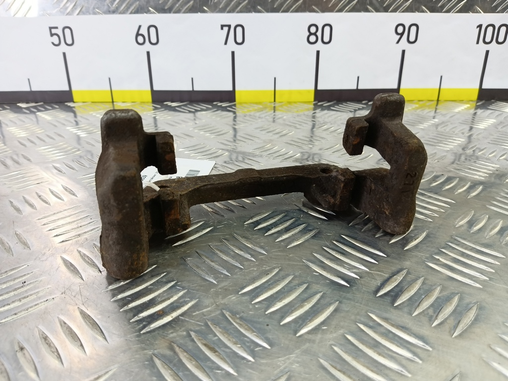 скоба суппорта FORD Focus 2.0 AMT (160 л.с.)Focus  III рестайлинг (2014—2019) Седан CV6Z2B582A, 3850 рублей, Москва