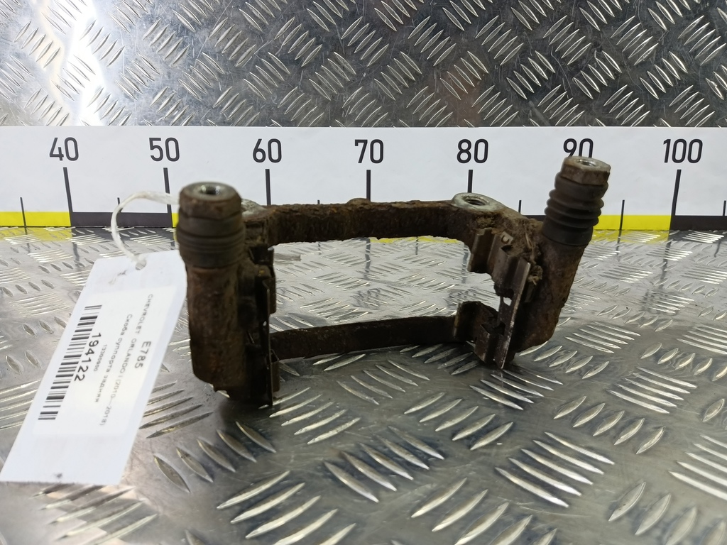 скоба суппорта CHEVROLET  ORLANDO 1.8 AT (141 л.с.)Orlando  I (2010—2018) Минивэн 13300900, 3050 рублей, Москва