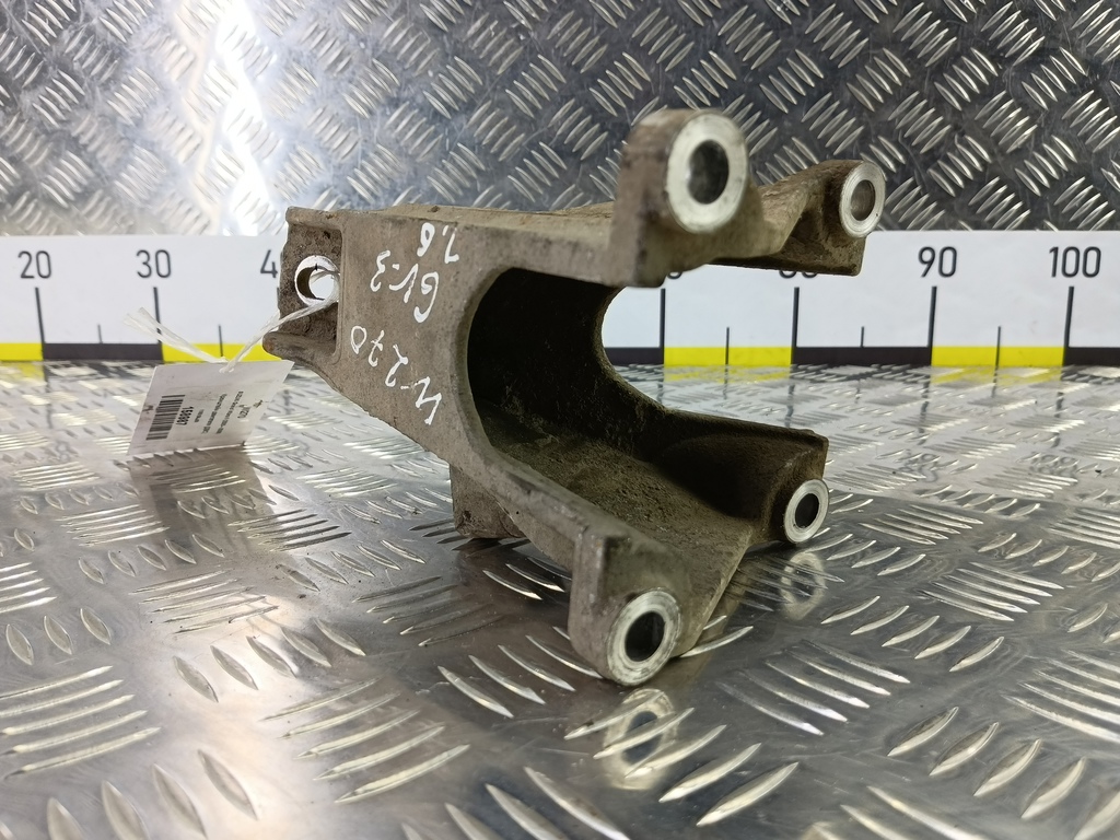 кронштейн двигателя (двс) SUZUKI Grand Vitara 2.0 4WD MT (140 л.с.)Grand Vitara  II (2005—2008) Внедорожник 1165164J00, 520 рублей, Москва