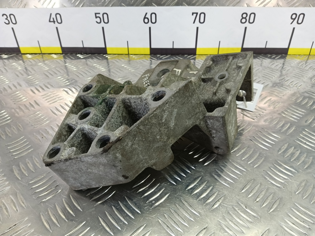 кронштейн двигателя (двс) LAND ROVER FREELANDER  LR004510, 980 рублей, Москва