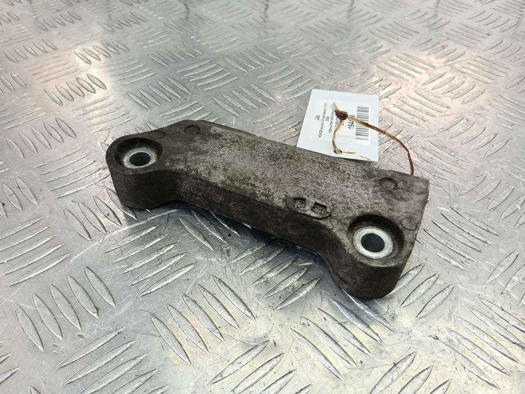 кронштейн компрессора кондиционера HONDA Accord 2.0 AT (155 л.с.)Accord  VII (2002—2006) Седан 38930PNA000, 630 рублей, Москва