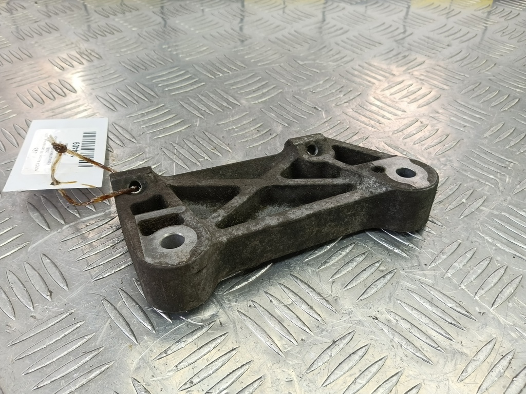 кронштейн компрессора кондиционера HONDA Accord 2.0 AT (155 л.с.)Accord  VII (2002—2006) Седан 38930PNA000, 630 рублей, Москва