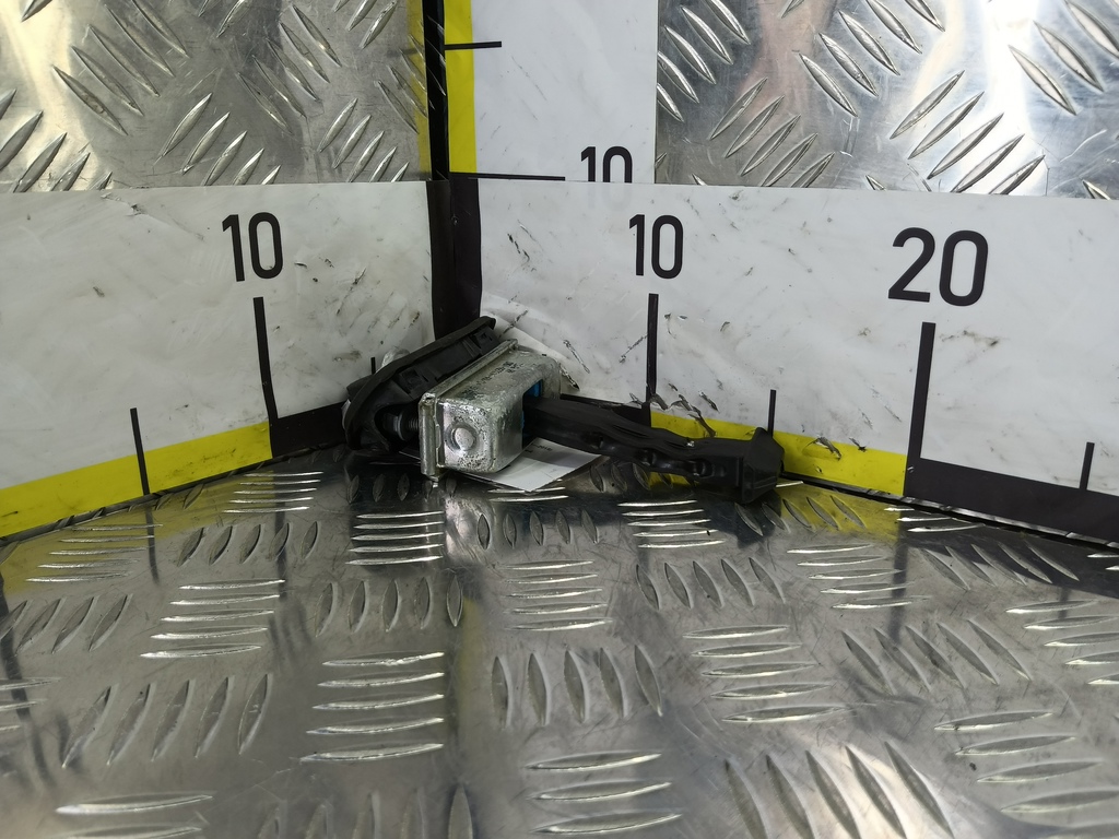 ограничитель двери FORD Focus 2.0 AMT (160 л.с.)Focus  III рестайлинг (2014—2019) Седан CP9Z5827204A, 980 рублей, Москва