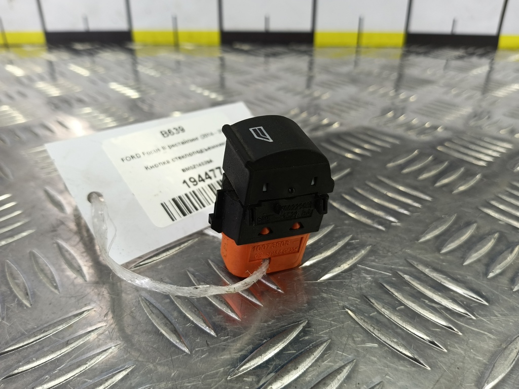 кнопка стеклоподъемника FORD Focus 2.0 AMT (160 л.с.)Focus  III рестайлинг (2014—2019) Седан 1746832, 980 рублей, Москва
