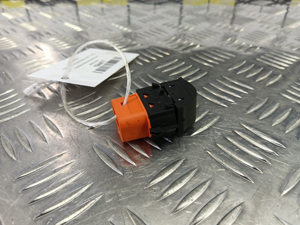 кнопка стеклоподъемника FORD Focus 2.0 AMT (160 л.с.)Focus  III рестайлинг (2014—2019) Седан 1746832, 980 рублей, Москва