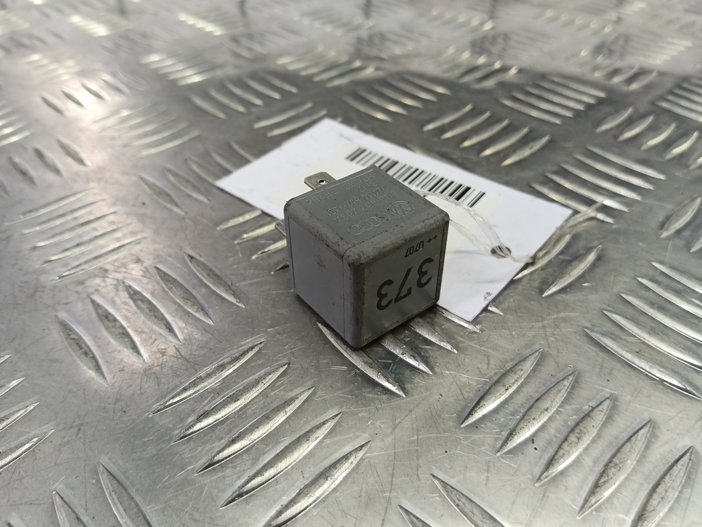 реле Volkswagen   8D0951253A, 520 рублей, Москва