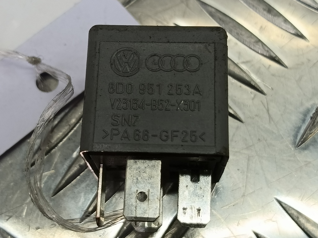 реле Volkswagen   8D0951253A, 520 рублей, Москва