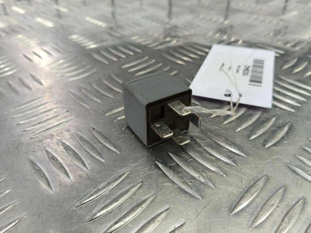 реле Volkswagen   8D0951253A, 520 рублей, Москва